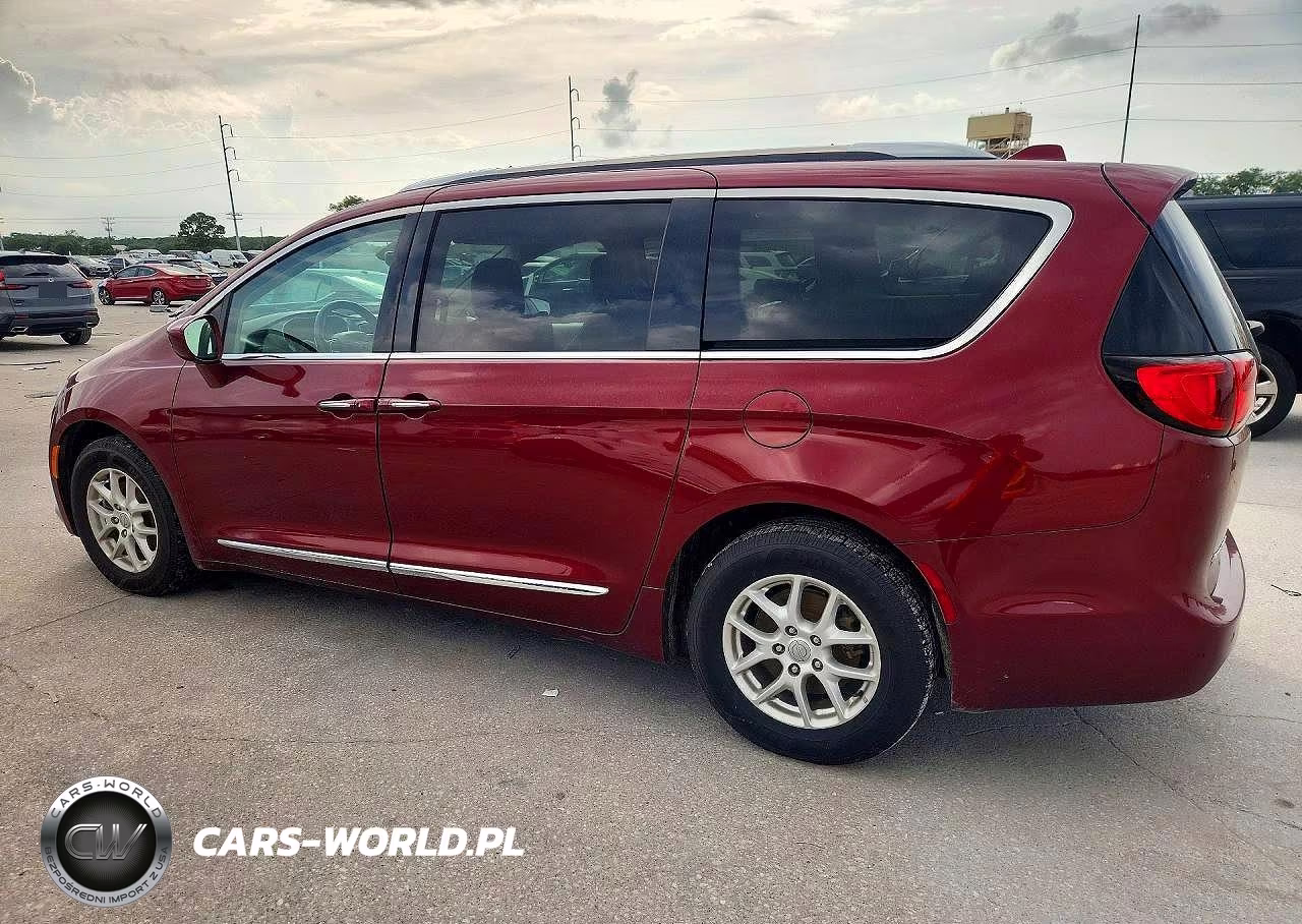 2020 Chrysler Pacifica Touring L VIN:2C4RC1BGXLR124088 - 2