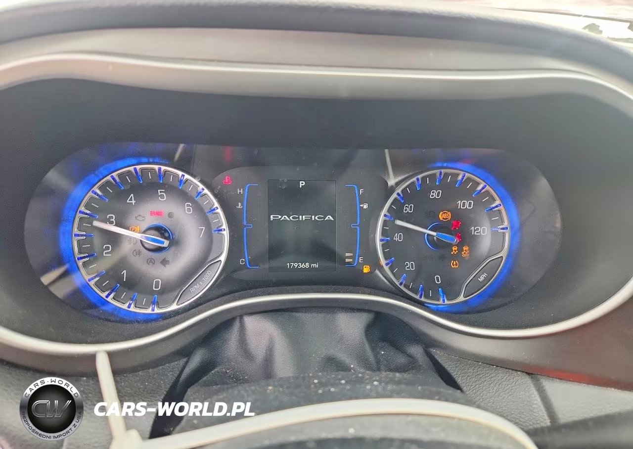 2020 Chrysler Pacifica Touring L VIN:2C4RC1BGXLR124088 - 9