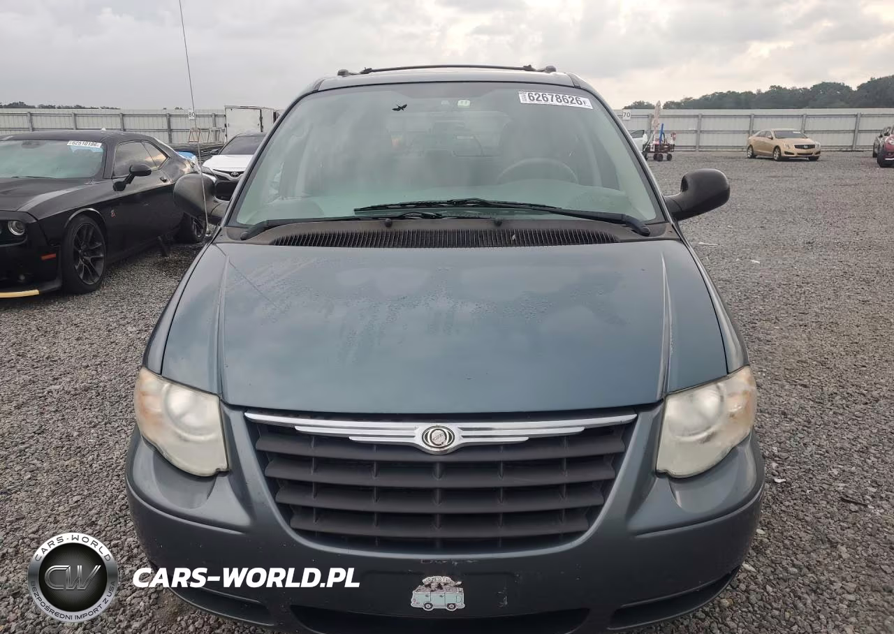 2005 Chrysler Town & Country Touring VIN:2C4GP54L55R313845 - 5