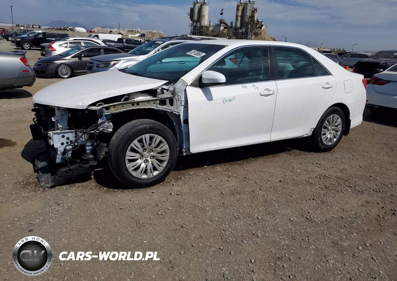 2012 Toyota Camry Le – zdjęcie 1 z 13