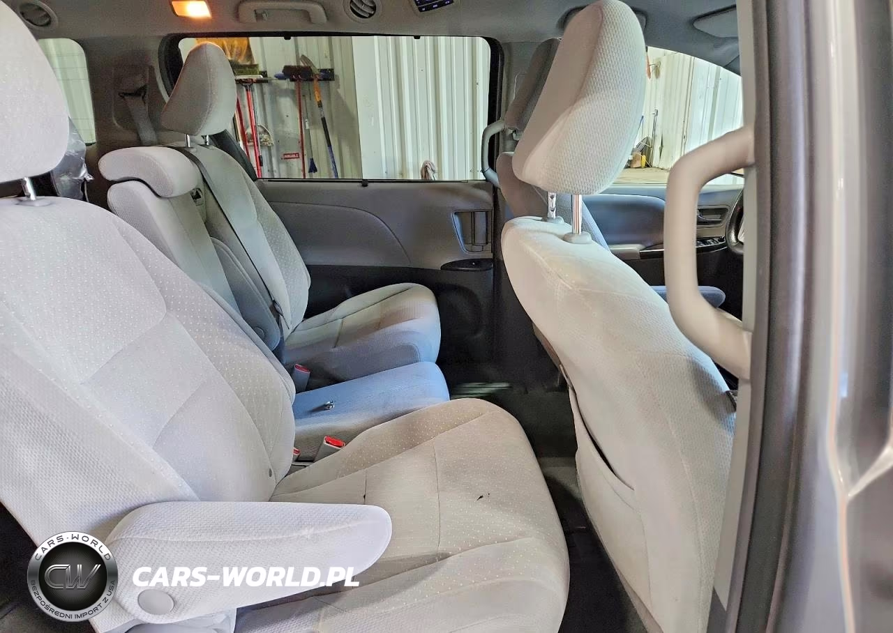 2018 Toyota Sienna Le VIN:5TDKZ3DC4JS938196 - 11