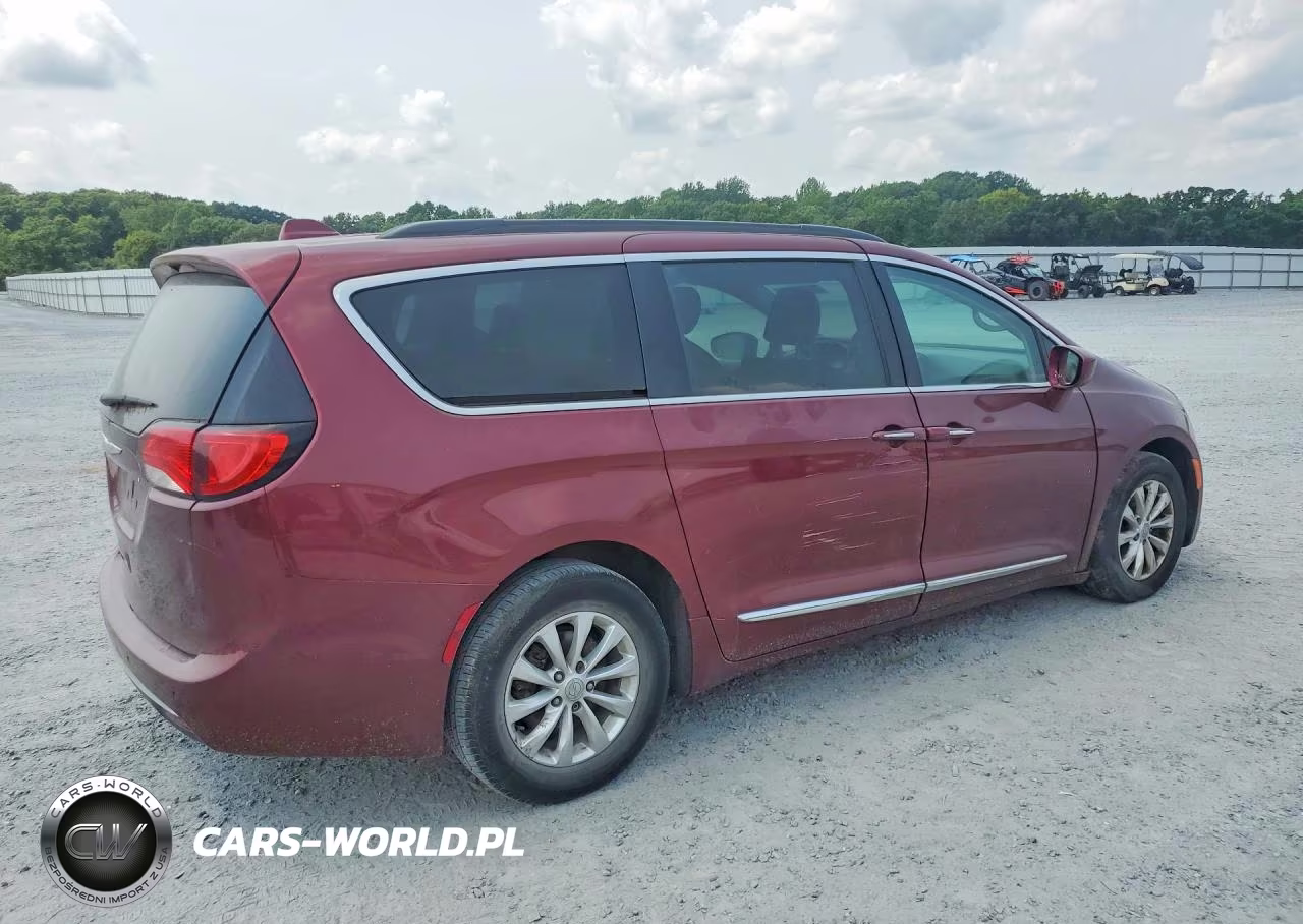 2017 Chrysler Pacifica Touring L VIN:2C4RC1BG2HR569402 - 3