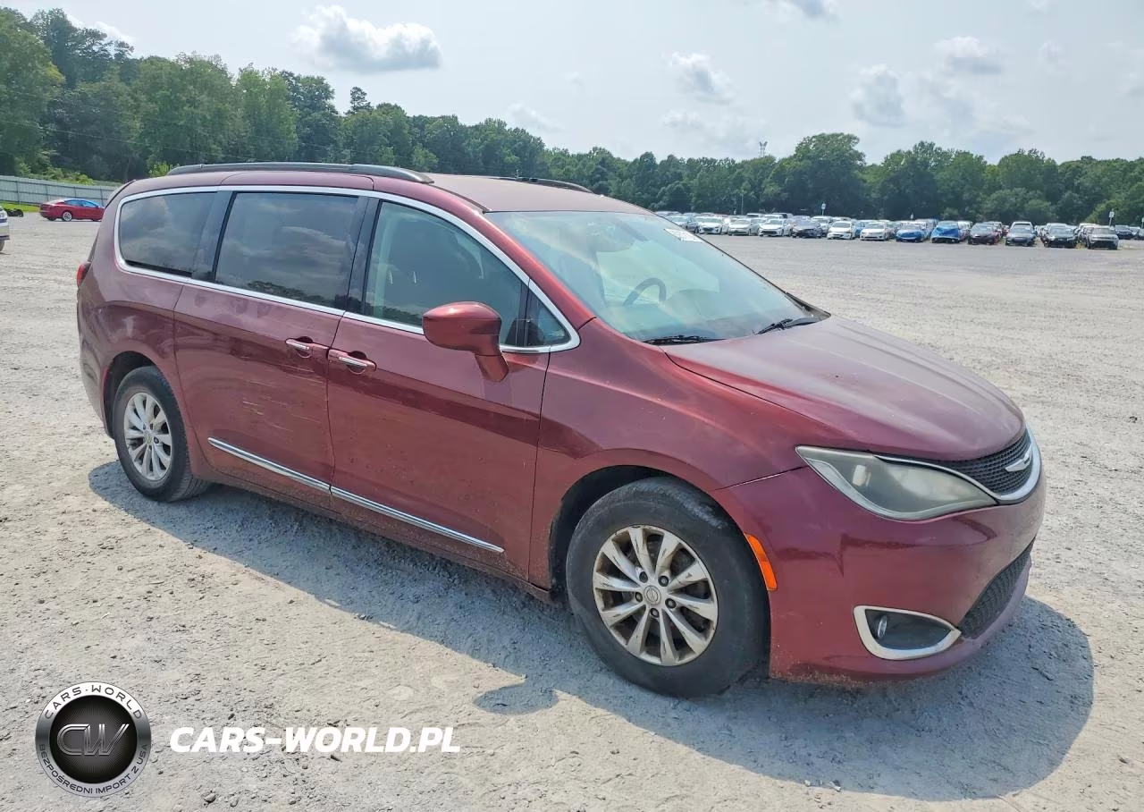 2017 Chrysler Pacifica Touring L VIN:2C4RC1BG2HR569402 - 4