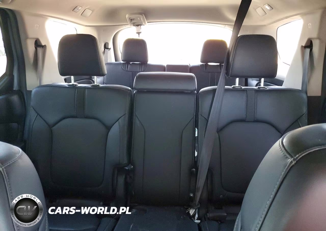 2025 Honda Pilot Touring VIN:5FNYG2H7XSB018523 - 10