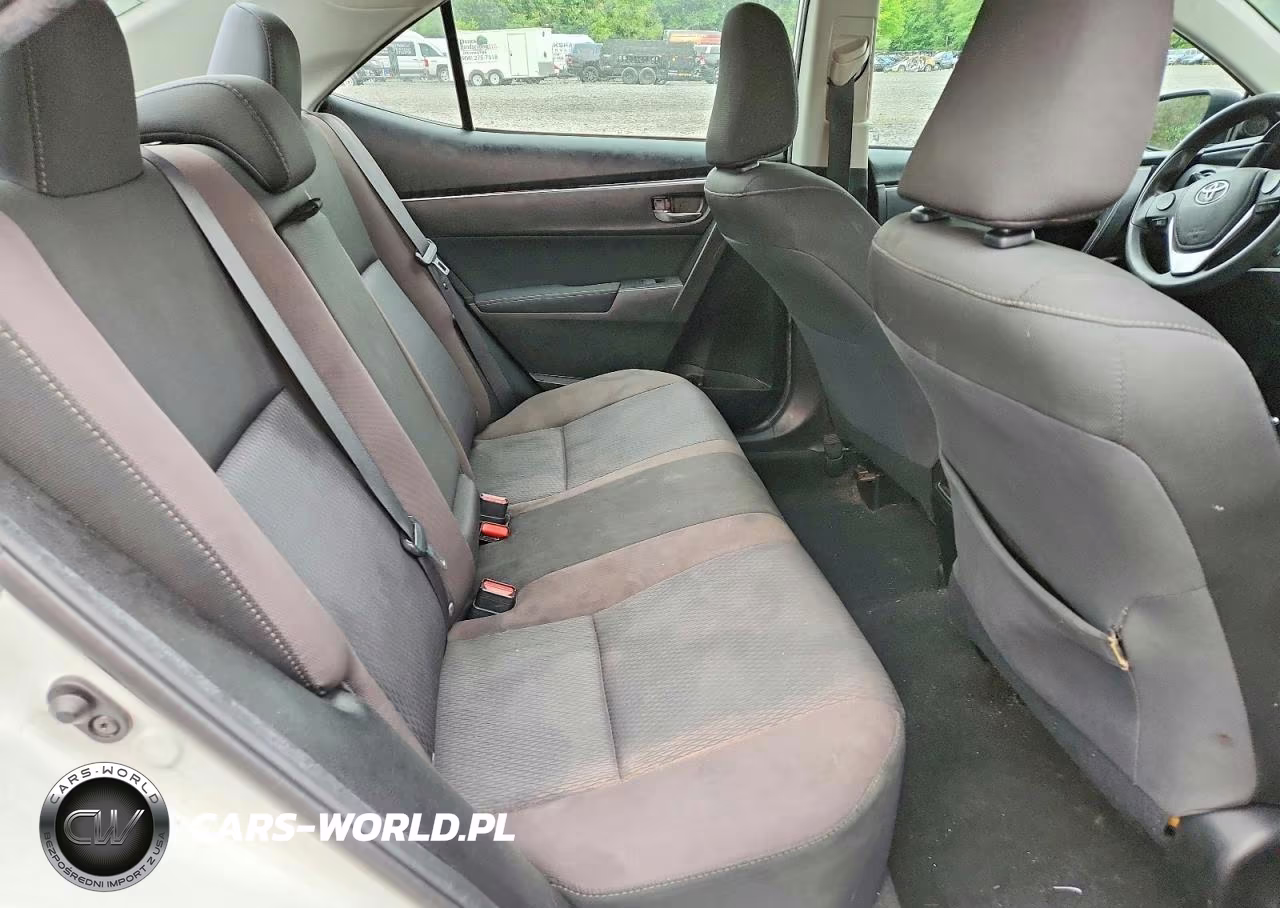 2018 Toyota Corolla Le VIN:5YFBURHE9JP813958 - 10