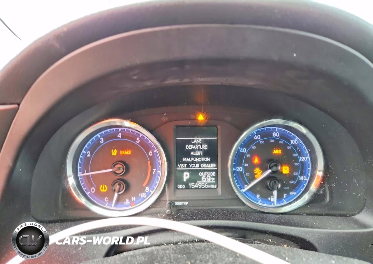 2018 Toyota Corolla Le VIN:5YFBURHE9JP813958 - 9