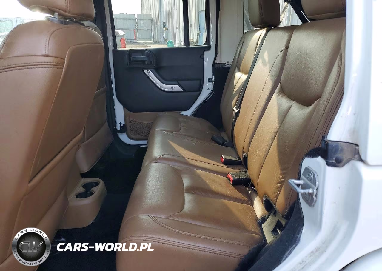 2014 Jeep Wrangler Unlimited Sahara VIN:1C4BJWEG8EL107172 - 10