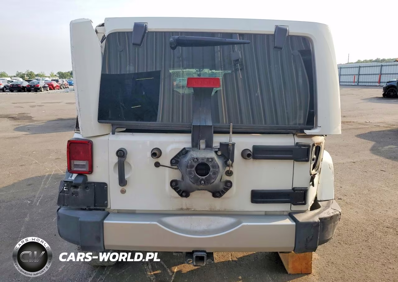 2014 Jeep Wrangler Unlimited Sahara VIN:1C4BJWEG8EL107172 - 6