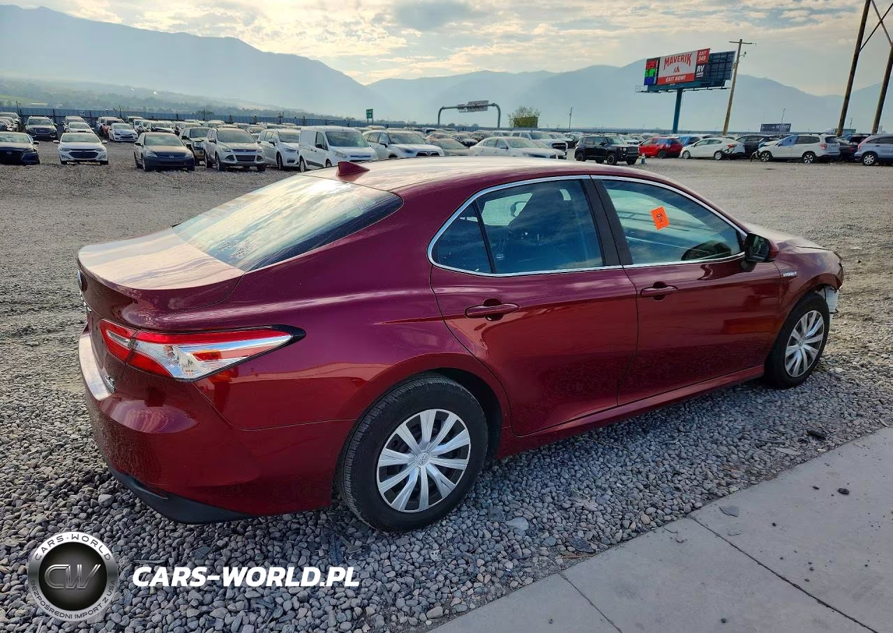 2020 Toyota Camry Le VIN:4T1C31AK6LU531156 - 3