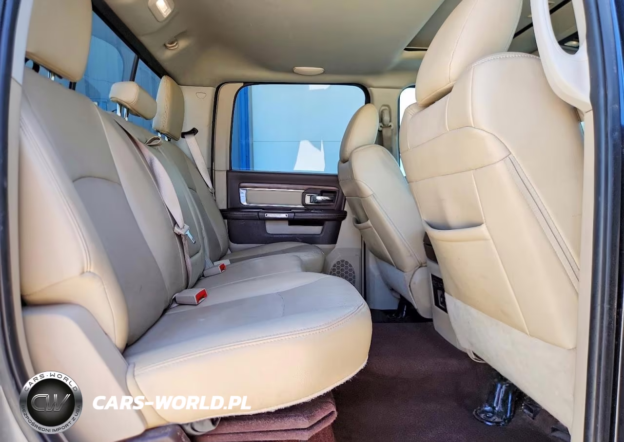 2017 Ram 1500 Laramie VIN:1C6RR7VM1HS748975 - 10