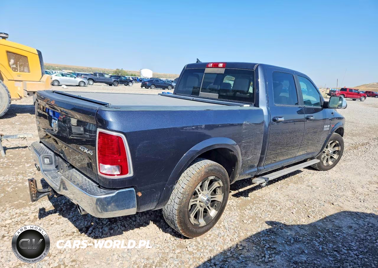 2017 Ram 1500 Laramie VIN:1C6RR7VM1HS748975 - 3