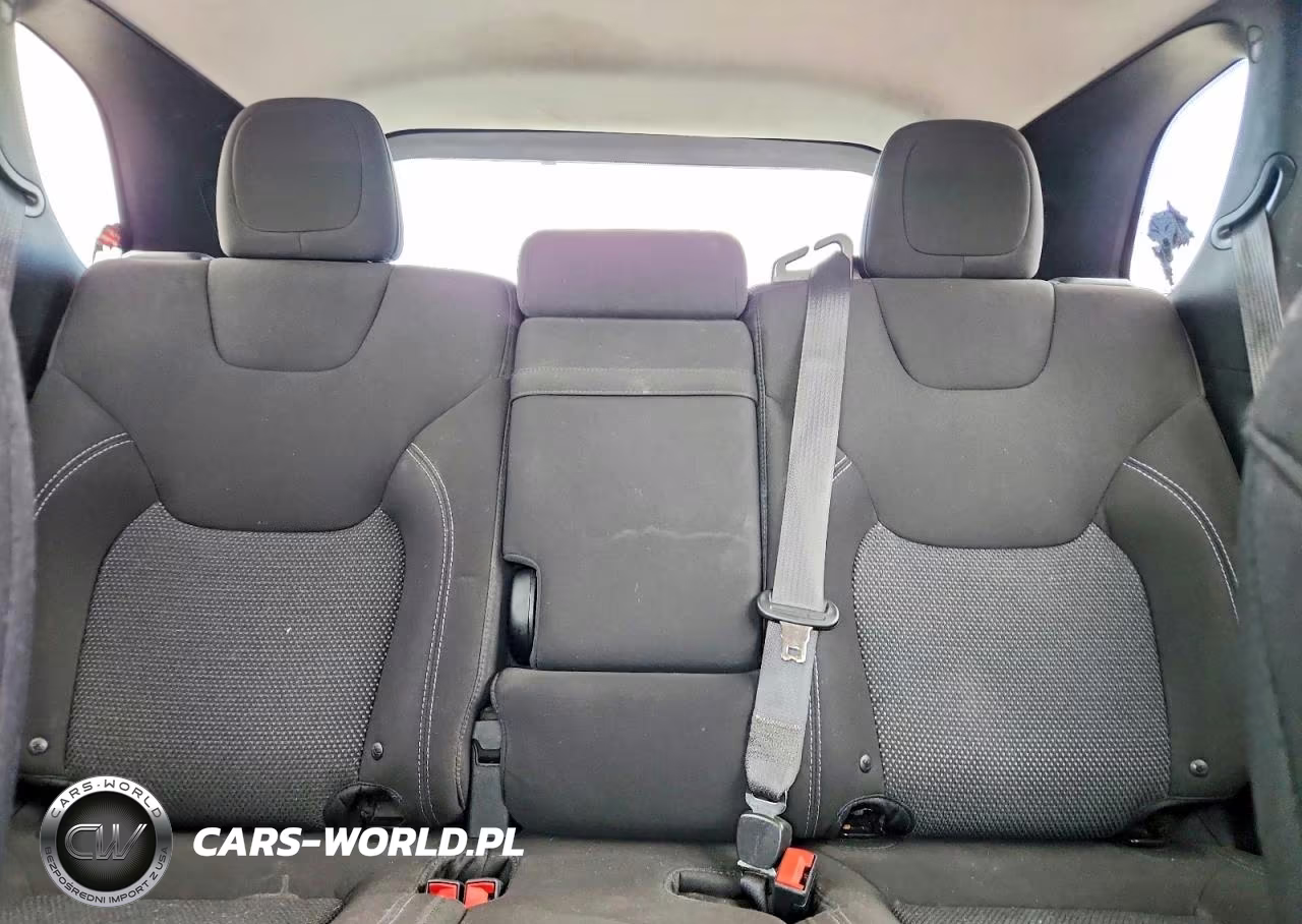 2019 Jeep Cherokee Latitude VIN:1C4PJMCX0KD281370 - 10