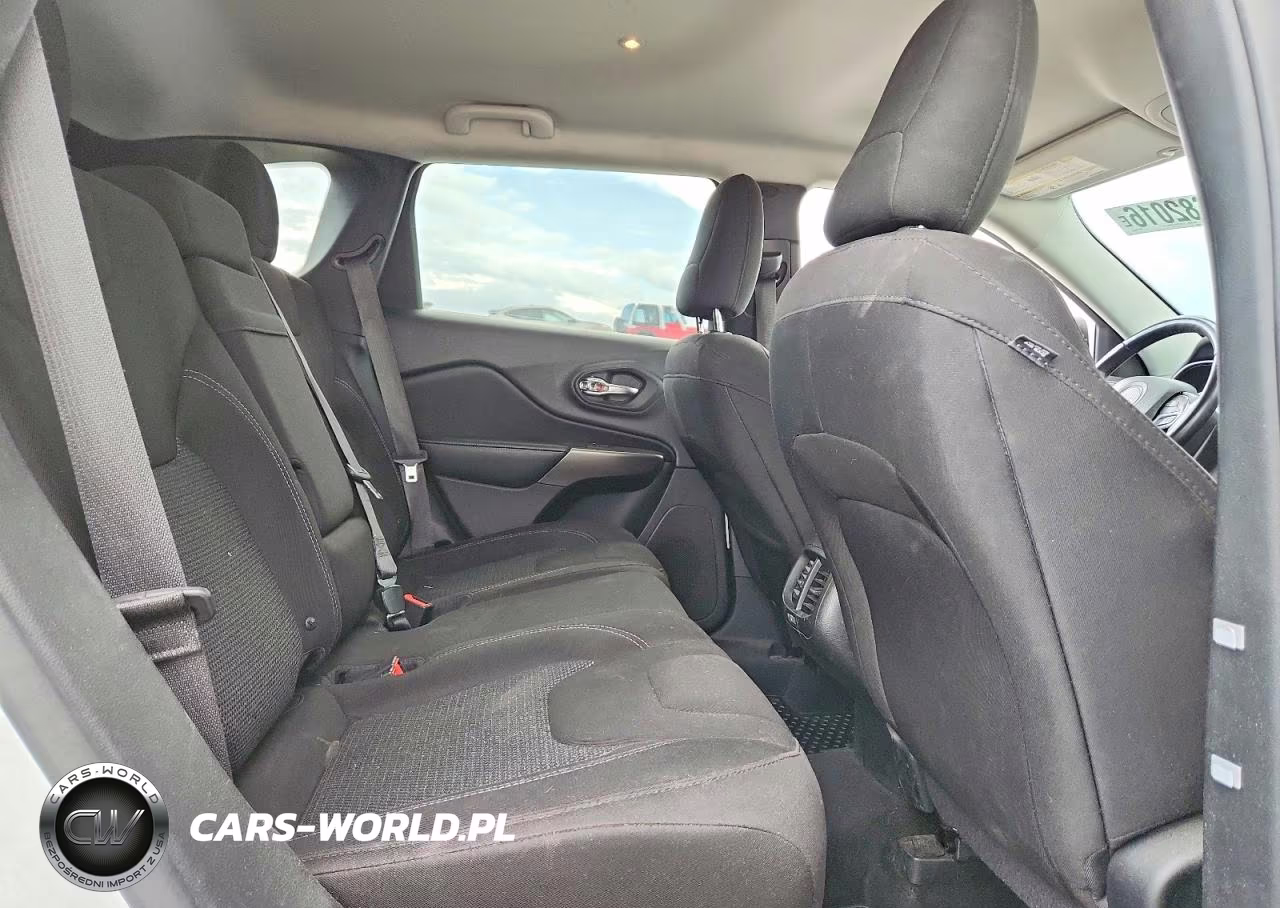 2019 Jeep Cherokee Latitude VIN:1C4PJMCX0KD281370 - 11