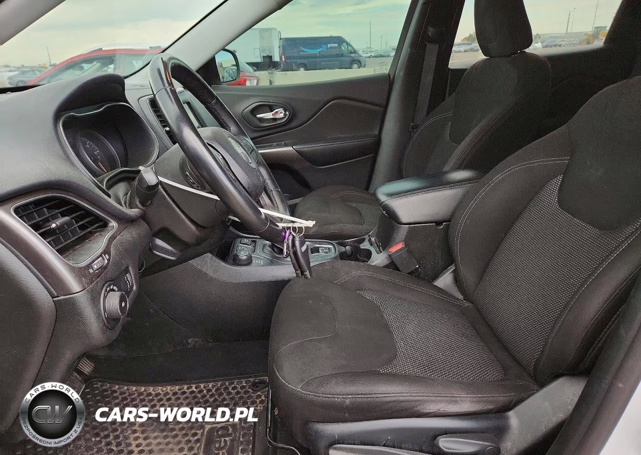 2019 Jeep Cherokee Latitude VIN:1C4PJMCX0KD281370 - 7