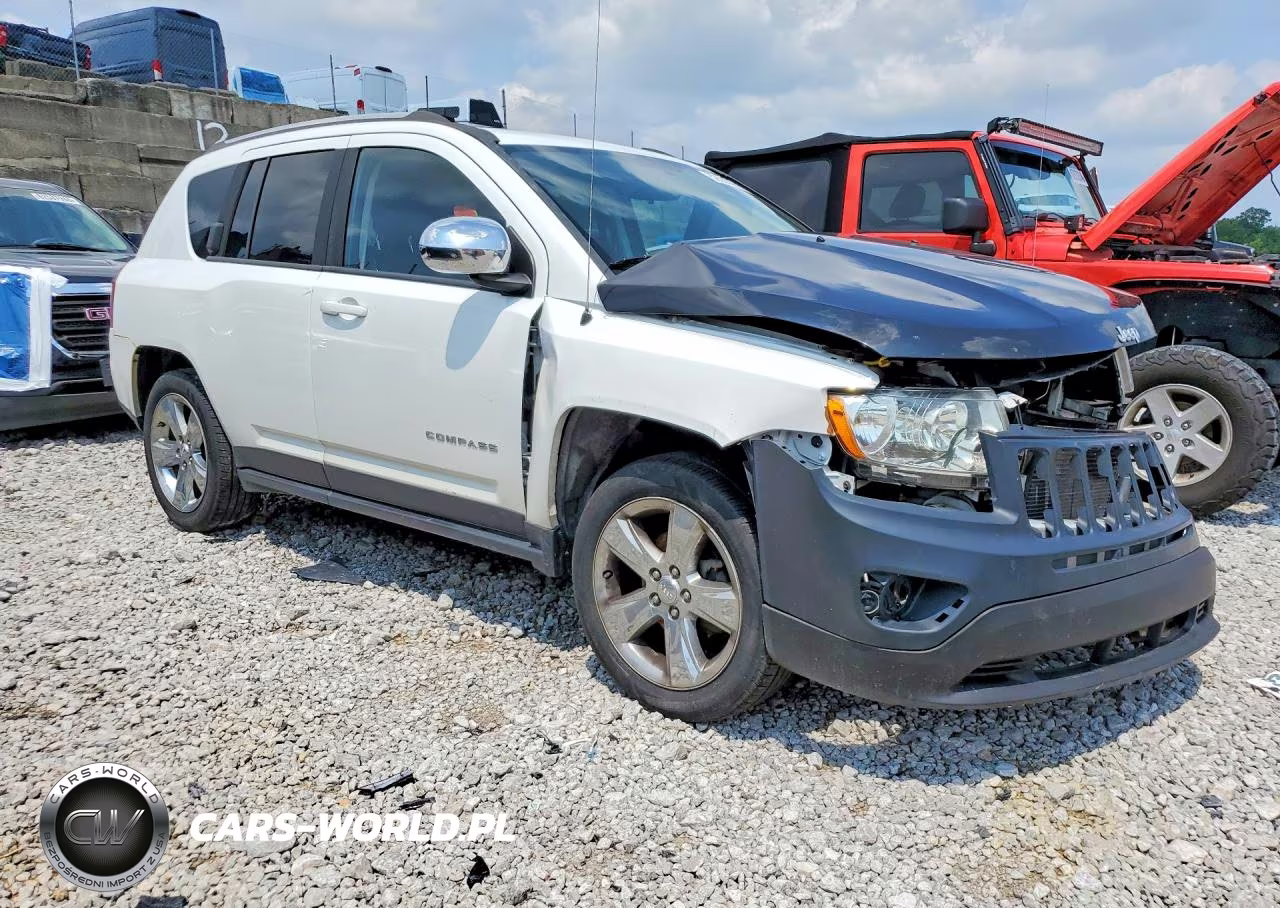2014 Jeep Compass Latitude VIN:1C4NJDEB2ED848112 - 4