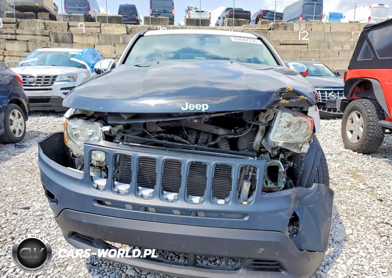 2014 Jeep Compass Latitude VIN:1C4NJDEB2ED848112 - 5