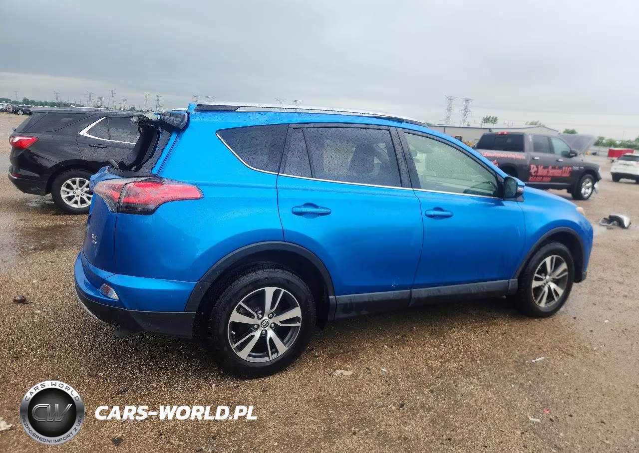 2018 Toyota Rav4 Xle VIN:JTMRFREV7JJ723127 - 3