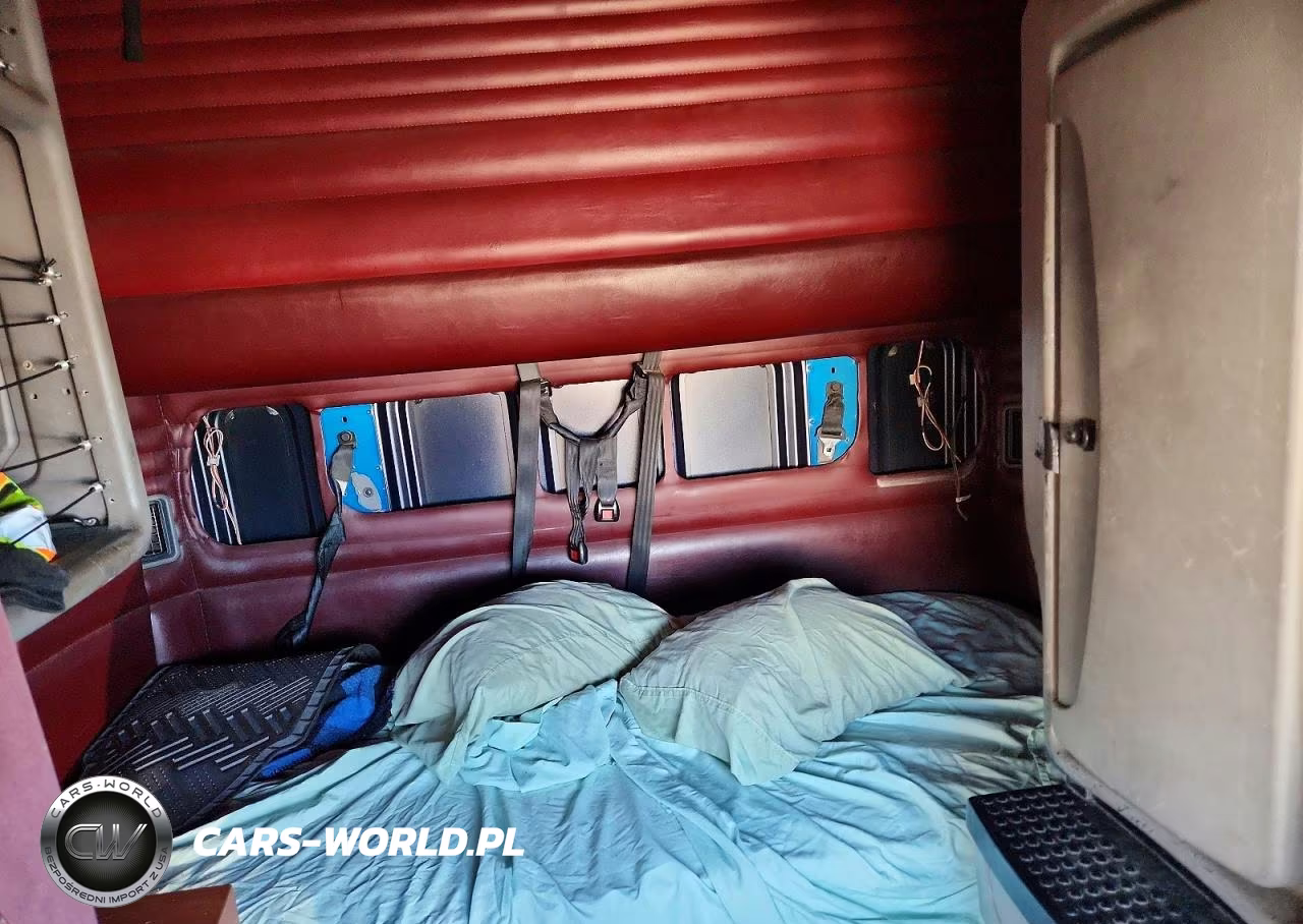 2008 Kenworth T2000 VIN:1XKTDB9X98J227212 - 10