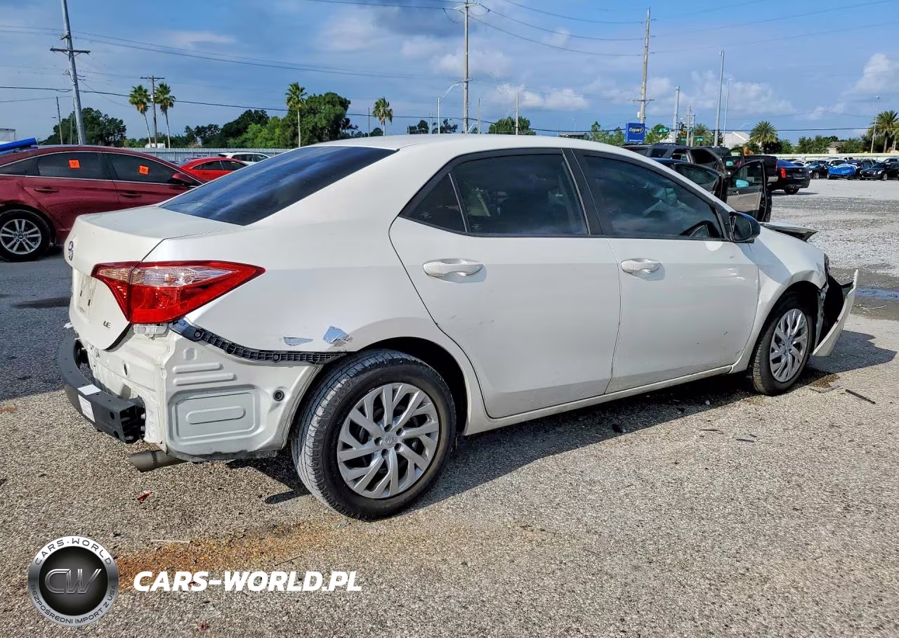 2018 Toyota Corolla Le VIN:5YFBURHE0JP779506 - 3
