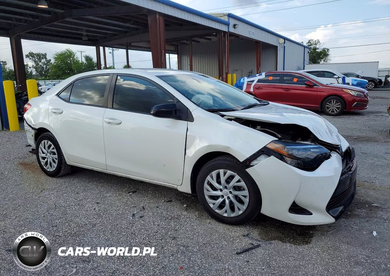 2018 Toyota Corolla Le VIN:5YFBURHE0JP779506 - 4