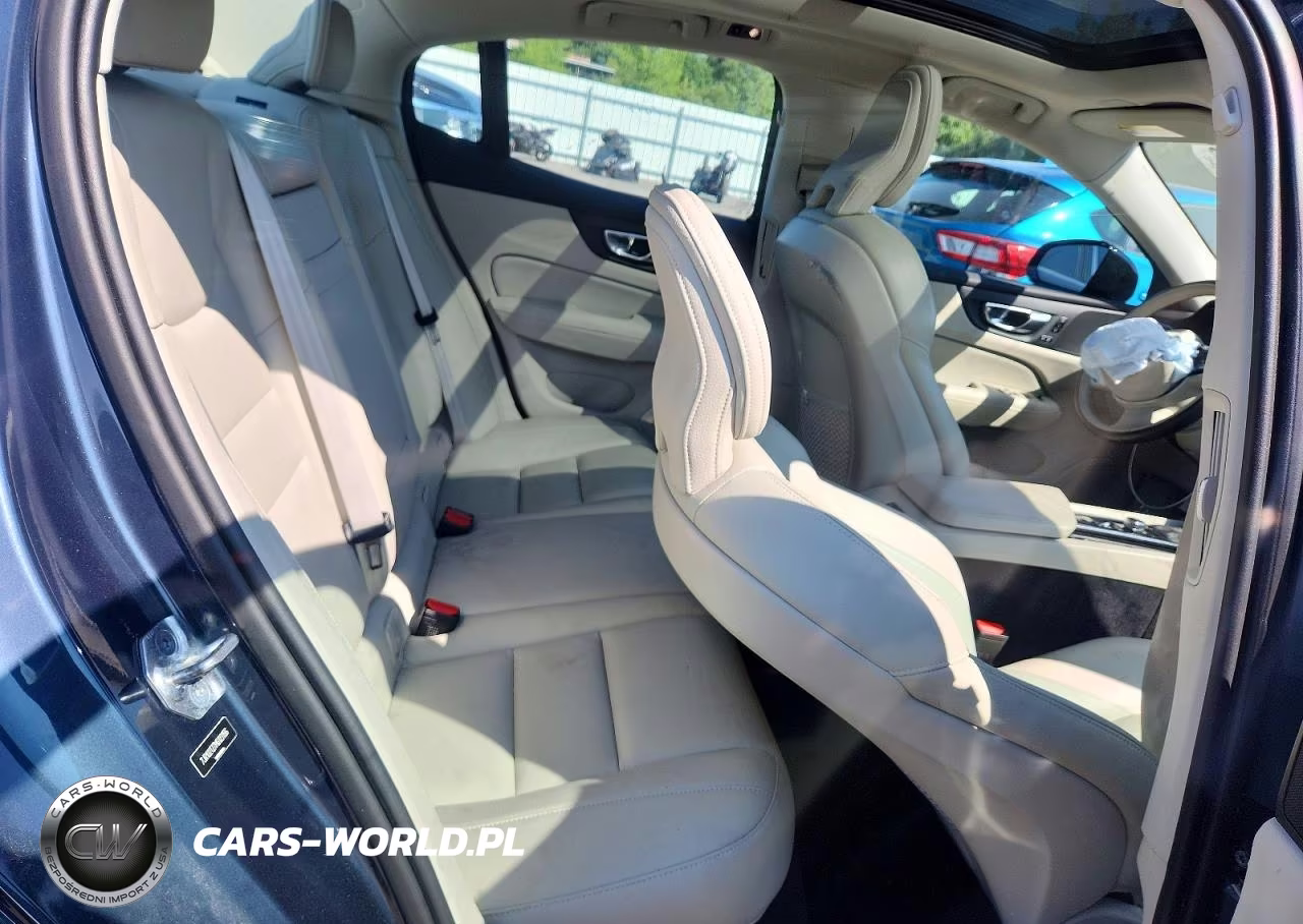 2021 Volvo S60 T5 Momentum VIN:7JR102TZ7MG123156 - 10