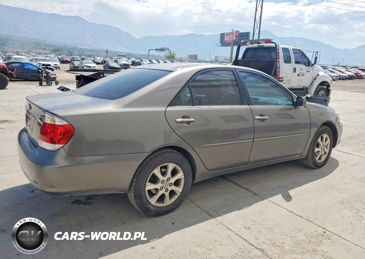 2005 Toyota Camry Xle VIN:4T1BE30K55U584923 - 3