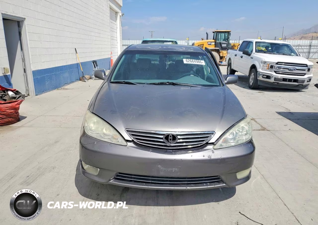 2005 Toyota Camry Xle VIN:4T1BE30K55U584923 - 5