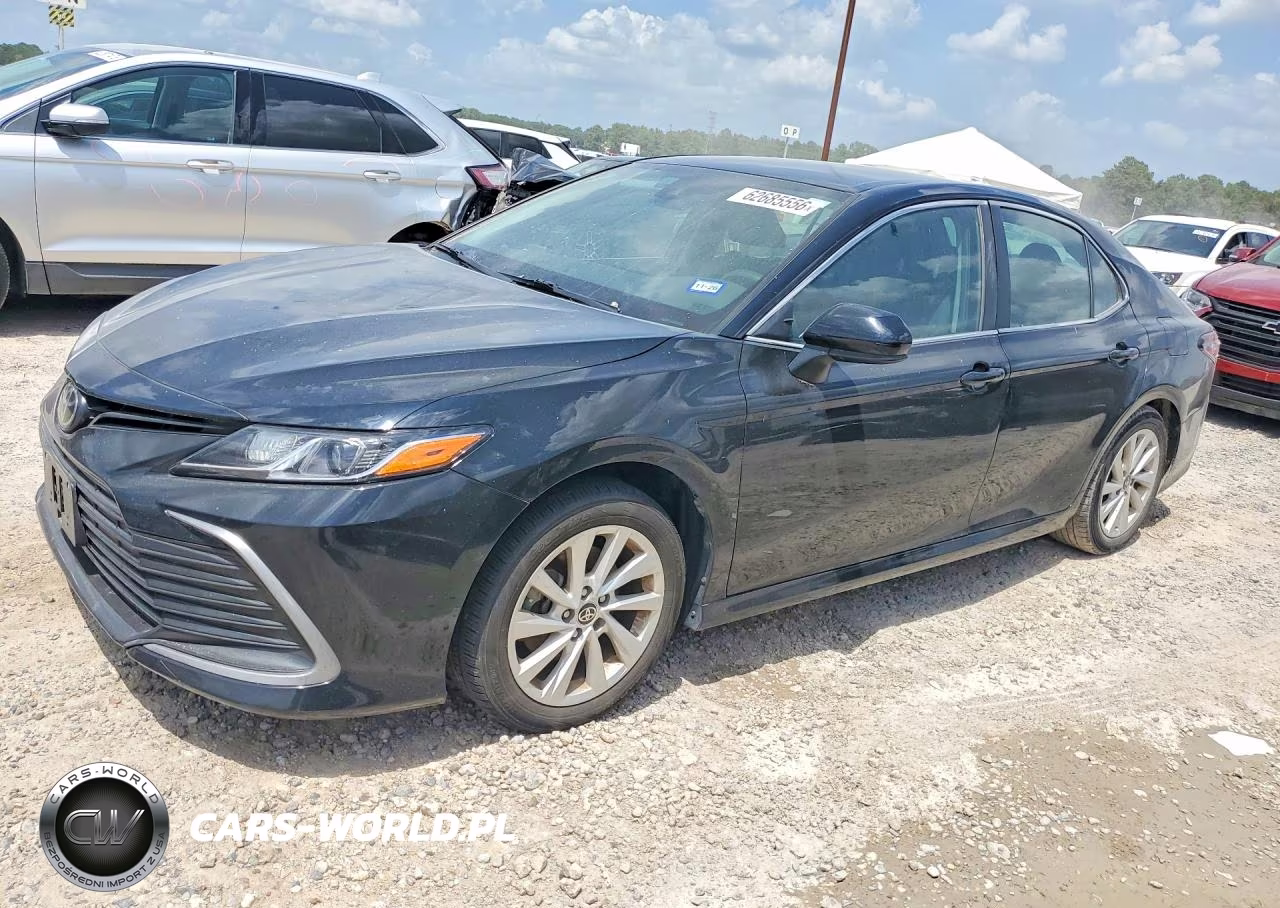 2024 Toyota Camry Le – zdjęcie 1 z 12