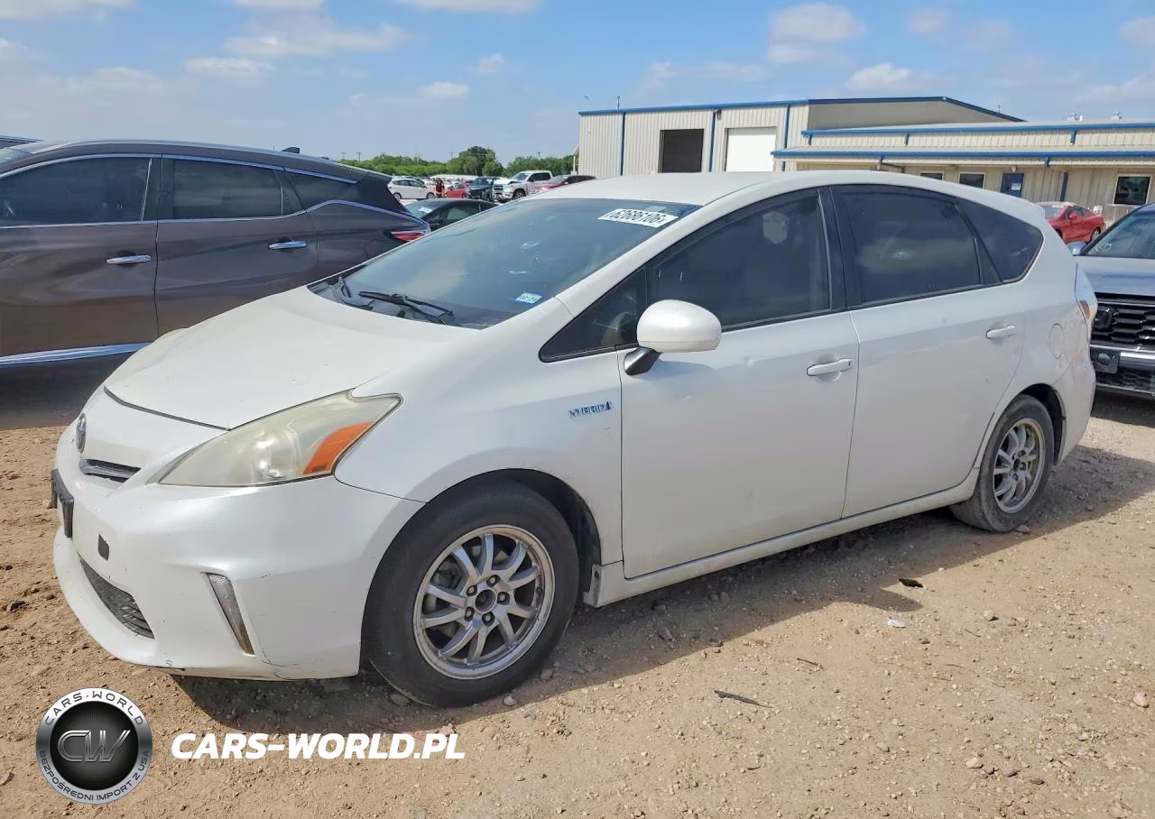 2014 Toyota Prius V Two – zdjęcie 1 z 12