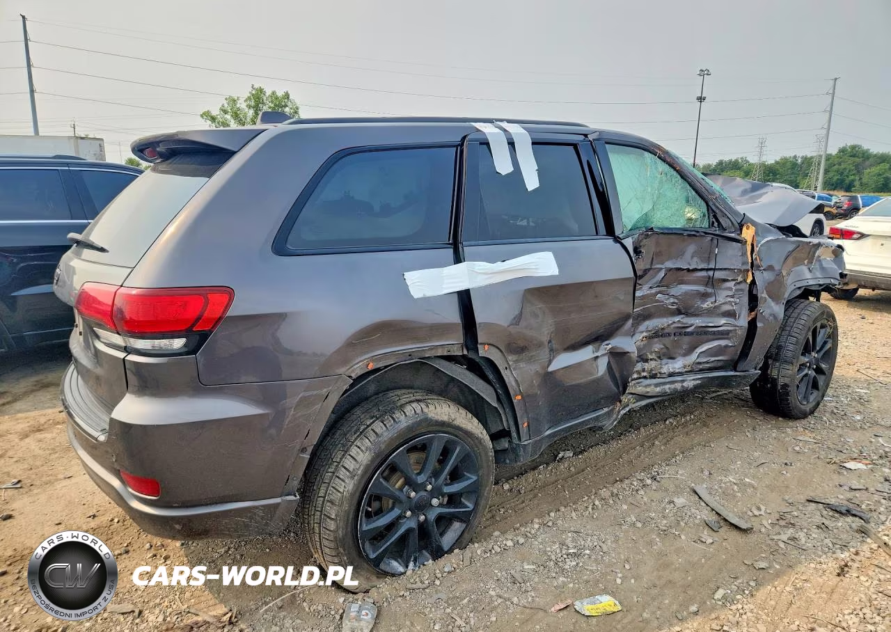 2018 Jeep Grand Cherokee Laredo VIN:1C4RJFAG2JC334887 - 3