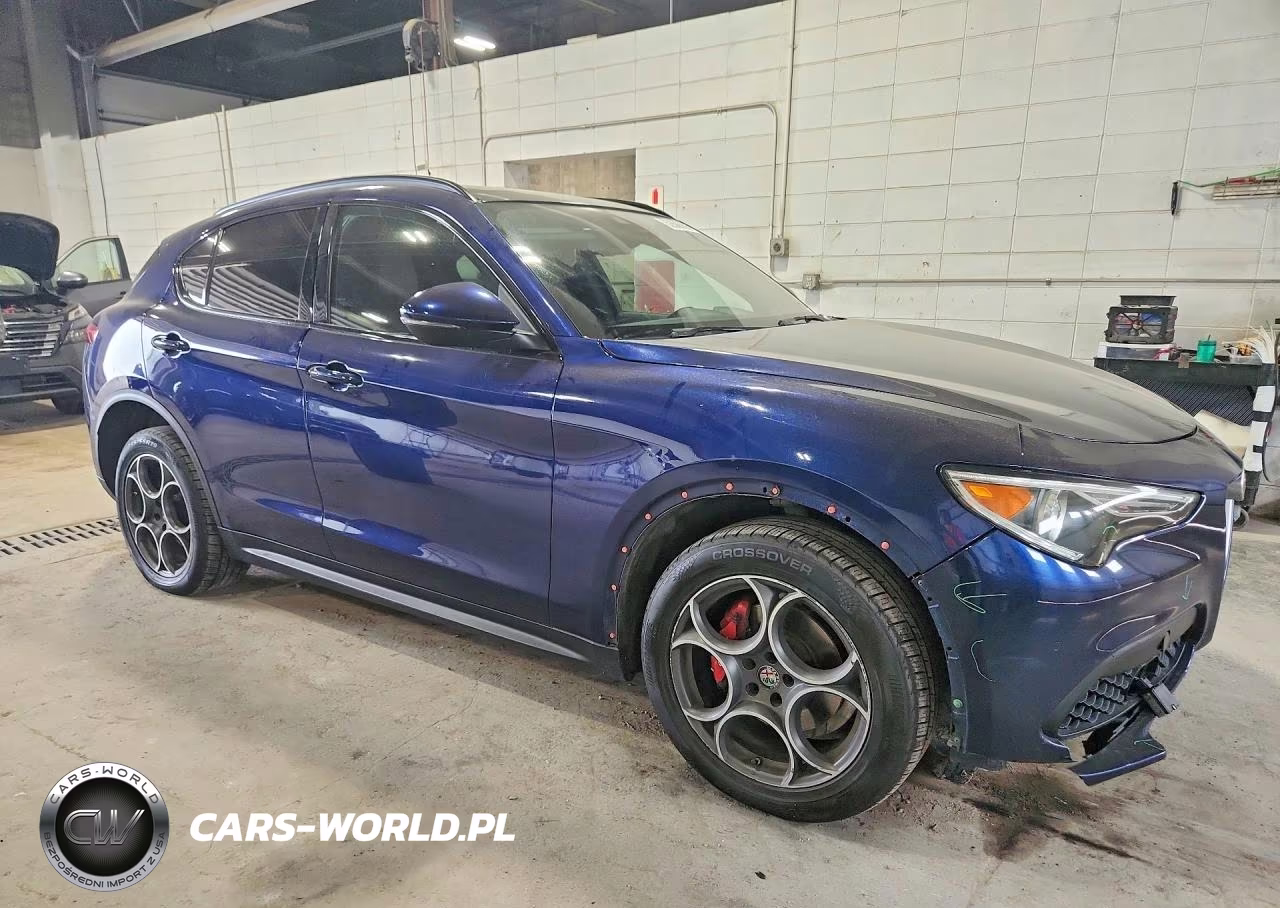 2018 Alfa Romeo Stelvio Ti Sport VIN:ZASFAKNN7J7B88474 - 4