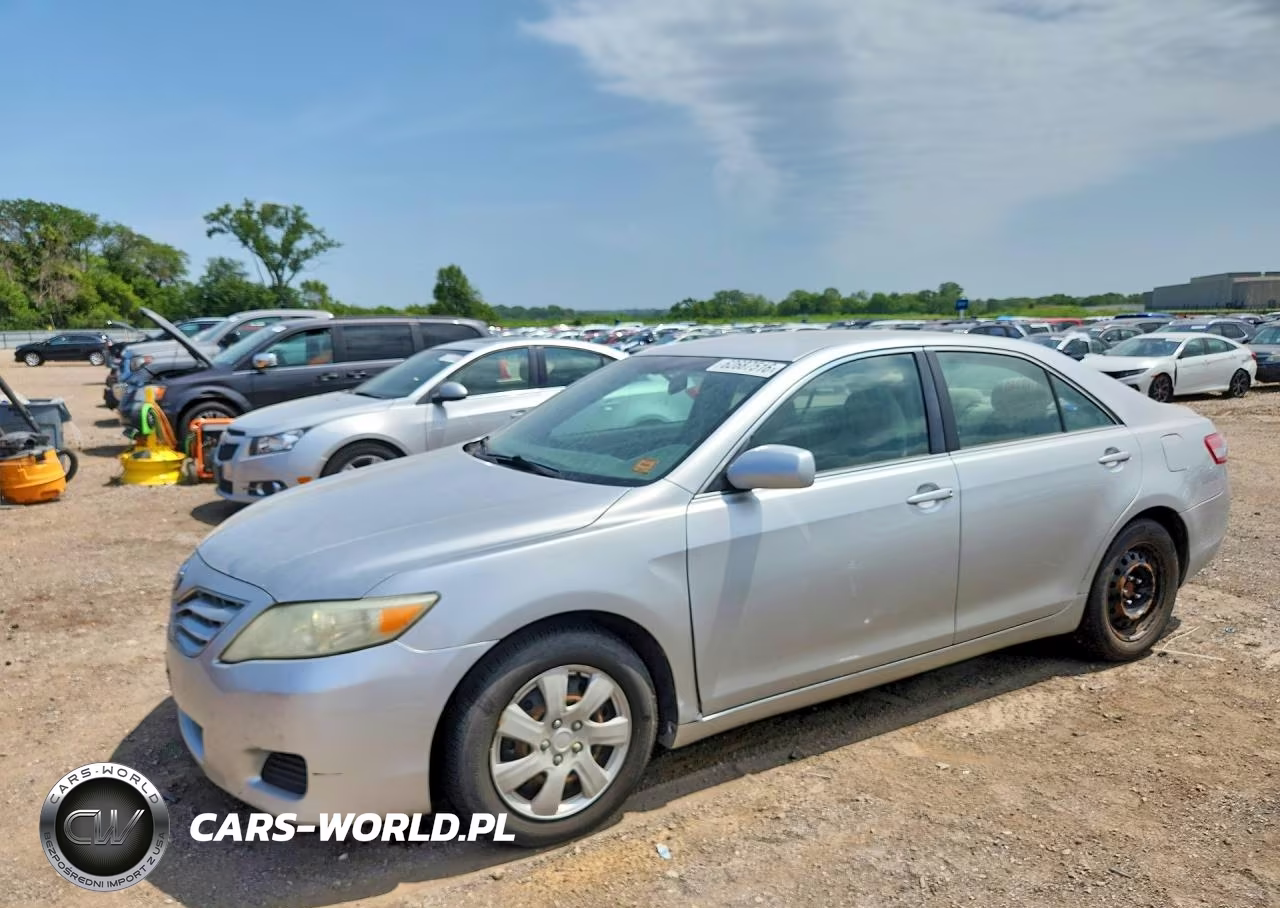 2011 Toyota Camry Le – zdjęcie 1 z 12