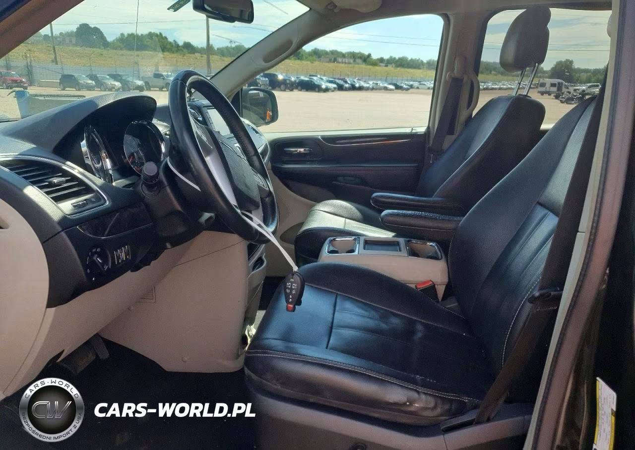 2015 Chrysler Town & Country Touring VIN:2C4RC1BGXFR538007 - 7