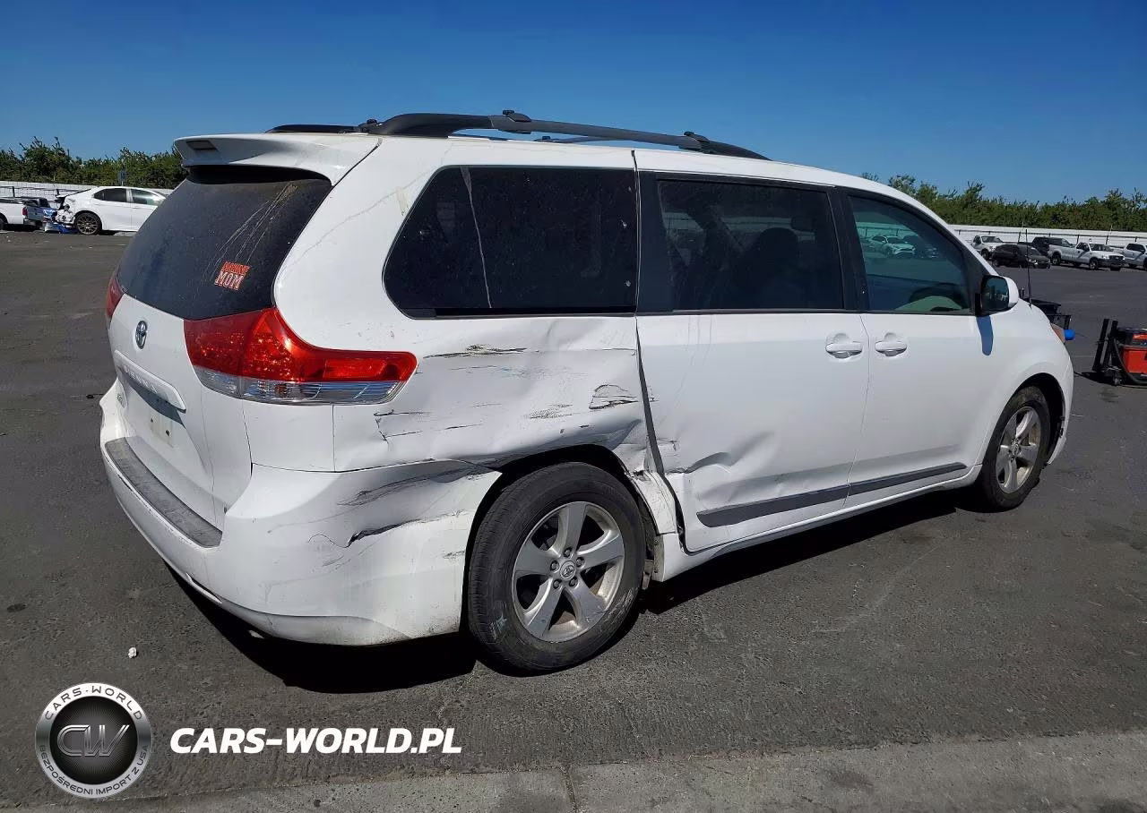 2011 Toyota Sienna Le VIN:5TDKK3DC5BS097429 - 3