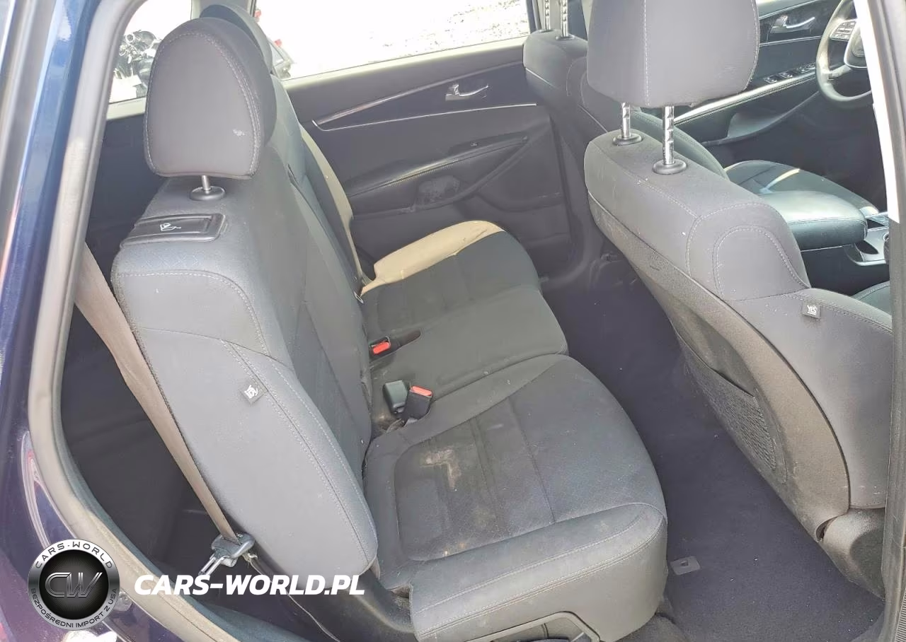 2020 Kia Sorento S VIN:5XYPGDA57LG614635 - 11