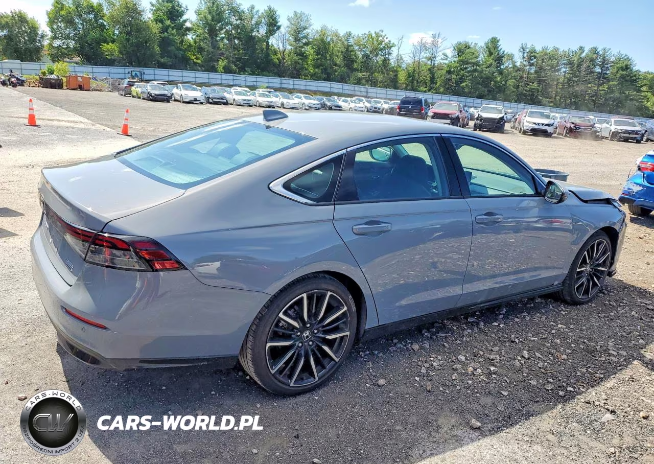 2023 Honda Accord Touring Hybrid VIN:1HGCY2F81PA032508 - 3