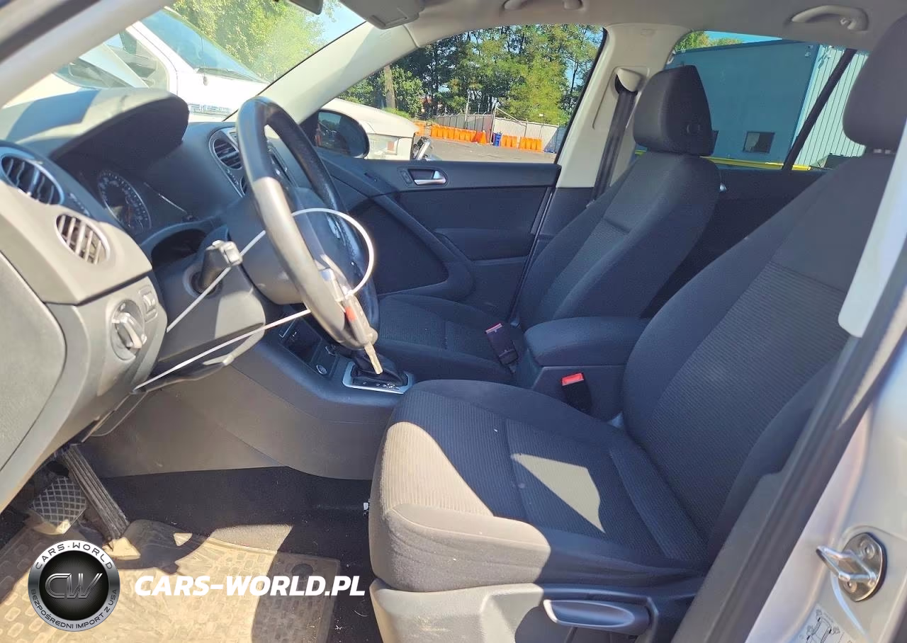 2017 Volkswagen Tiguan S VIN:WVGBV7AX2HK051719 - 7