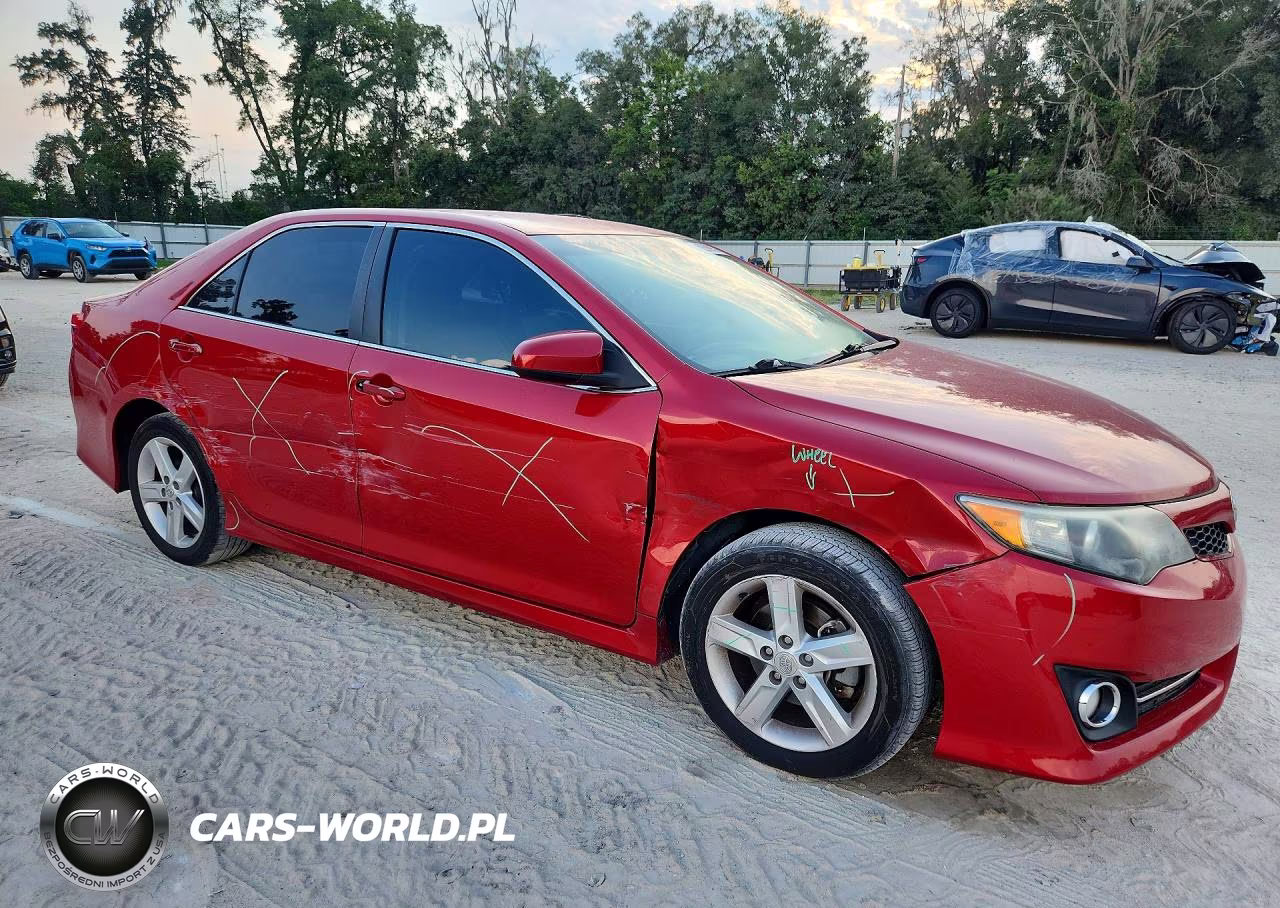 2013 Toyota Camry Se VIN:4T1BF1FK5DU643329 - 4