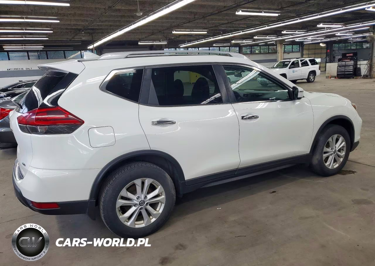 2018 Nissan Rogue S VIN:5N1AT2MV1JC810780 - 3