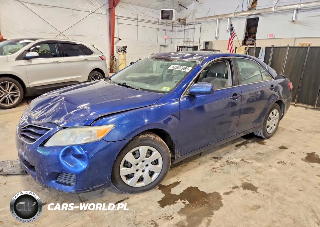2010 Toyota Camry Le – zdjęcie 1 z 13