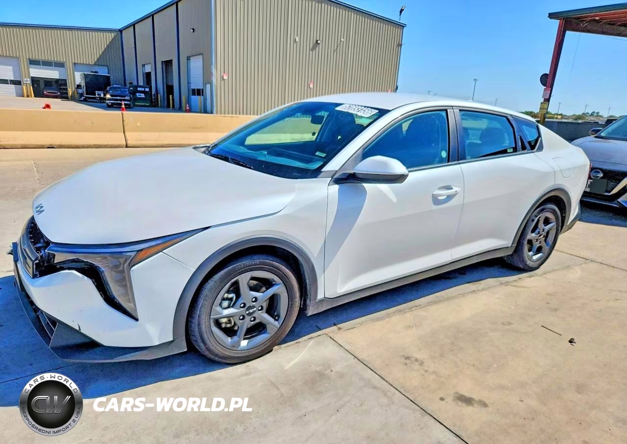 2025 Kia K4 Lxs – zdjęcie 1 z 13