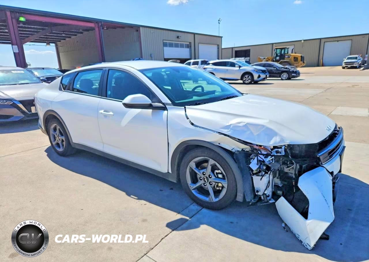 2025 Kia K4 Lxs VIN:3KPFT4DE3SE034149 - 4