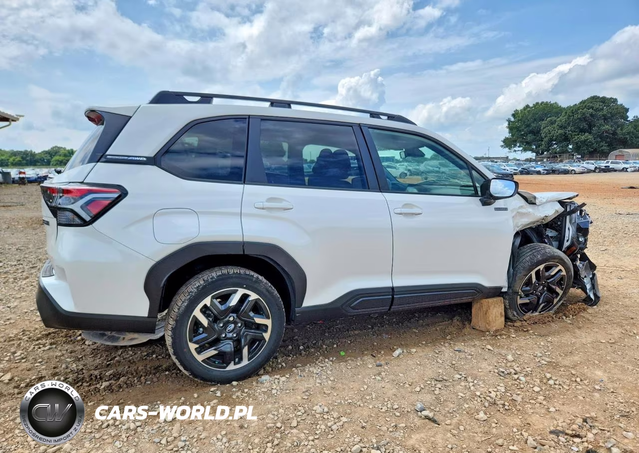 2025 Subaru Forester Premium VIN:JF2SLSED5SH440051 - 3