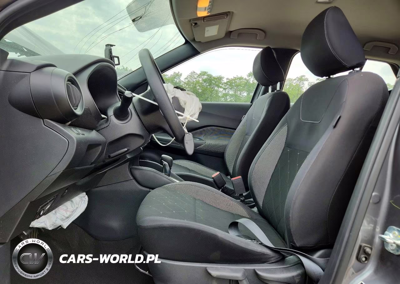 2019 Nissan Kicks S VIN:3N1CP5CU0KL492641 - 7