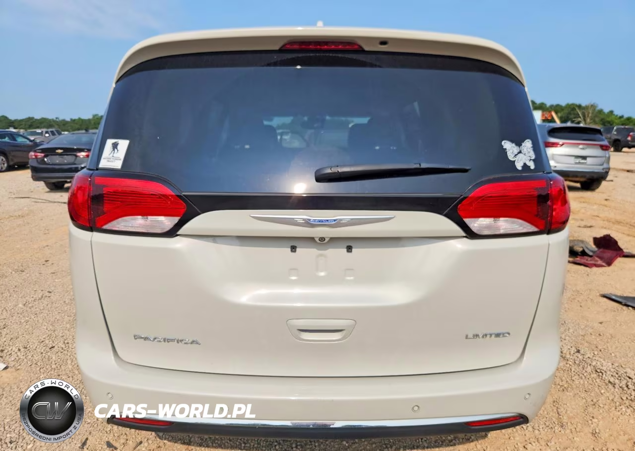 2017 Chrysler Pacifica Limited VIN:2C4RC1GGXHR665187 - 6