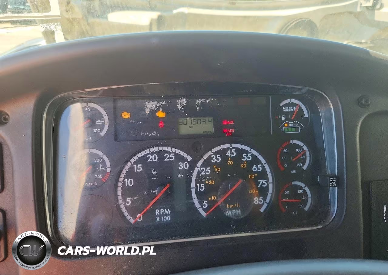 2014 Freightliner Business Class M2 Refrigerated Box Truck VIN:1FVHCYCYXEHFL2947 - 8