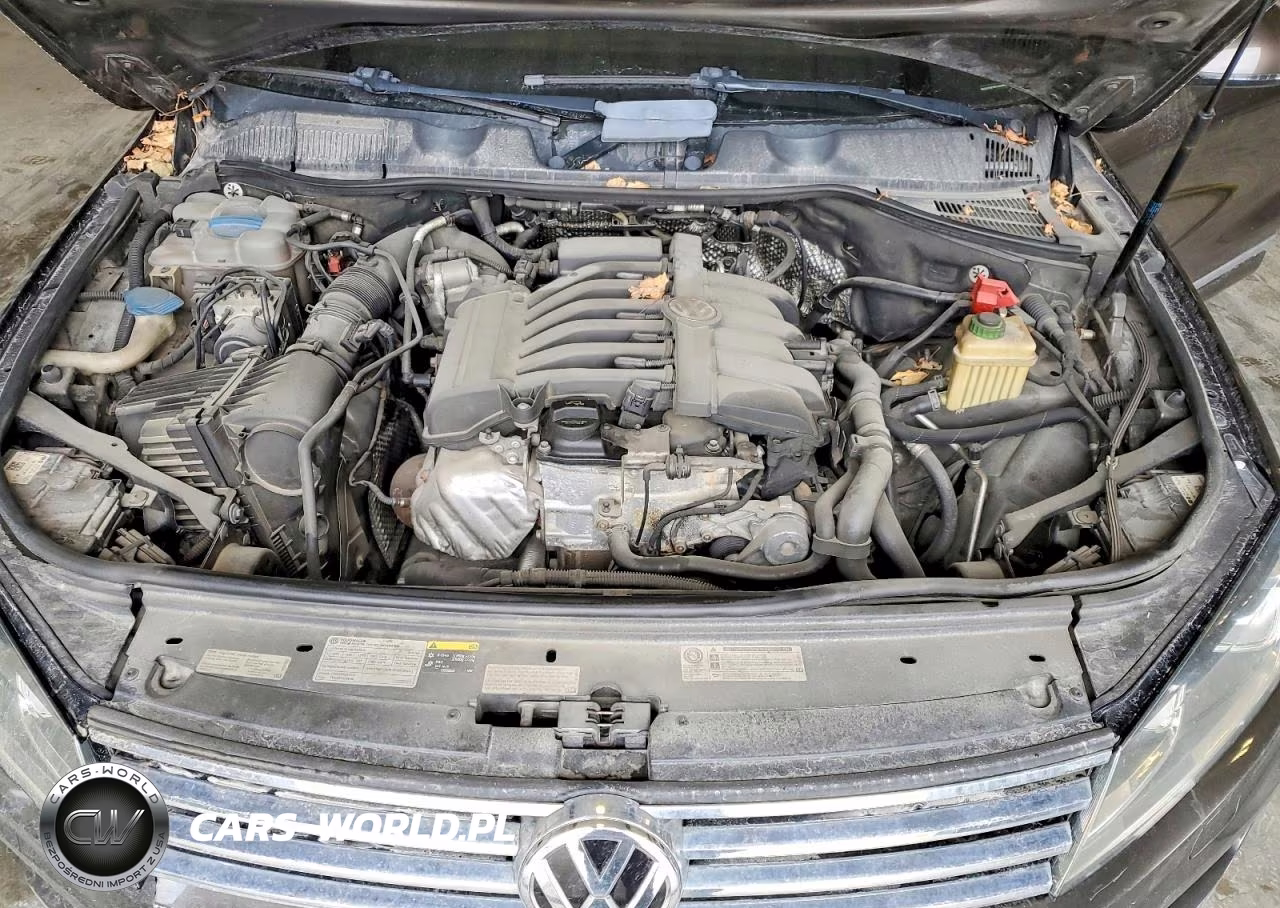 2015 Volkswagen Touareg V6 VIN:WVGEF9BP8FD006824 - 12