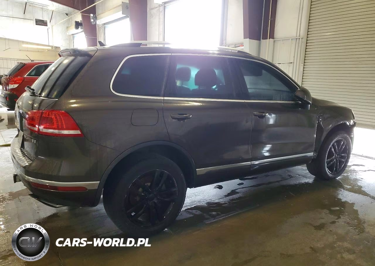 2015 Volkswagen Touareg V6 VIN:WVGEF9BP8FD006824 - 3
