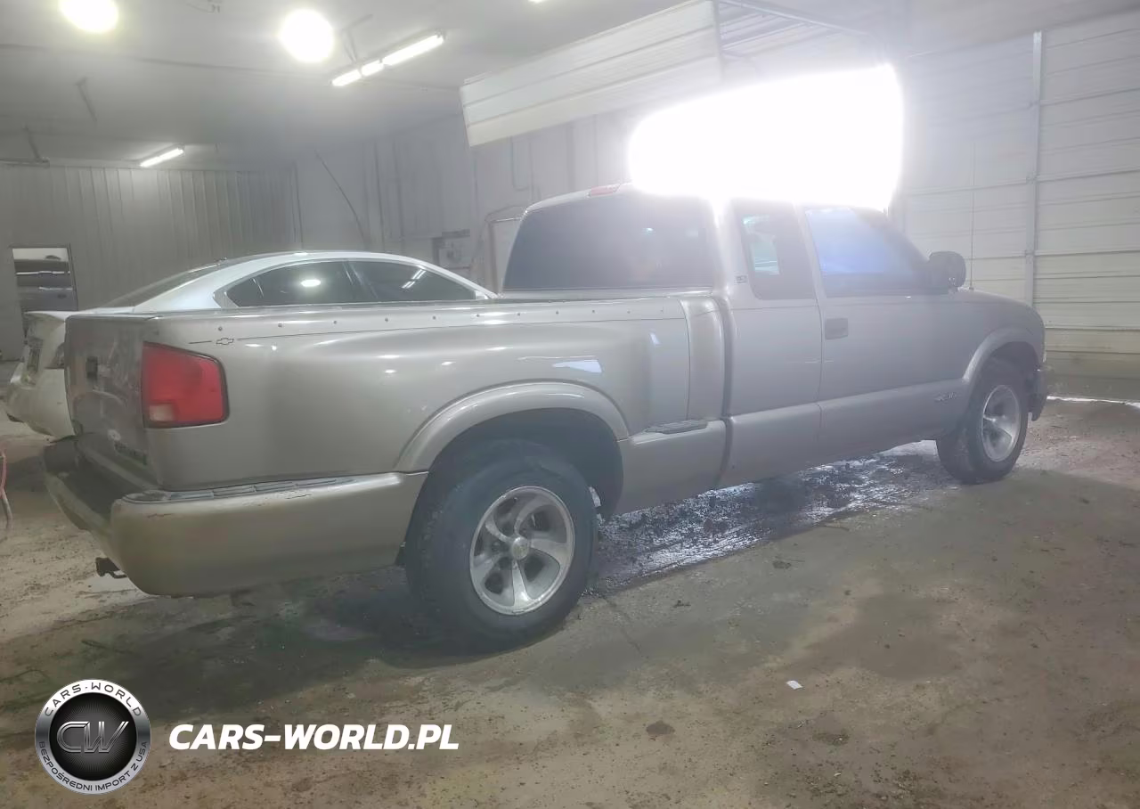 2003 Chevrolet S Truck S10 VIN:1GCCS19H738110989 - 3
