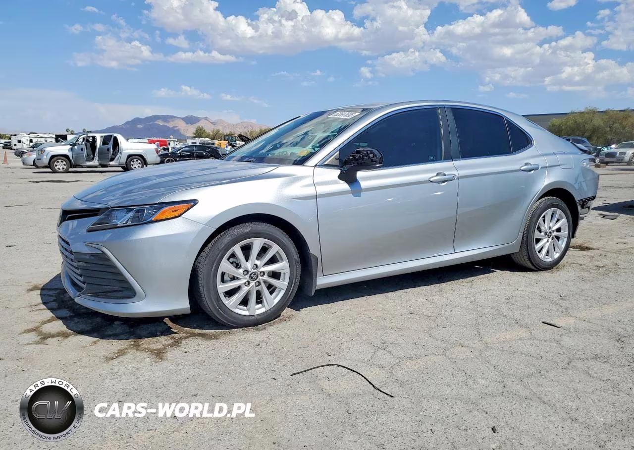2023 Toyota Camry Le – zdjęcie 1 z 13